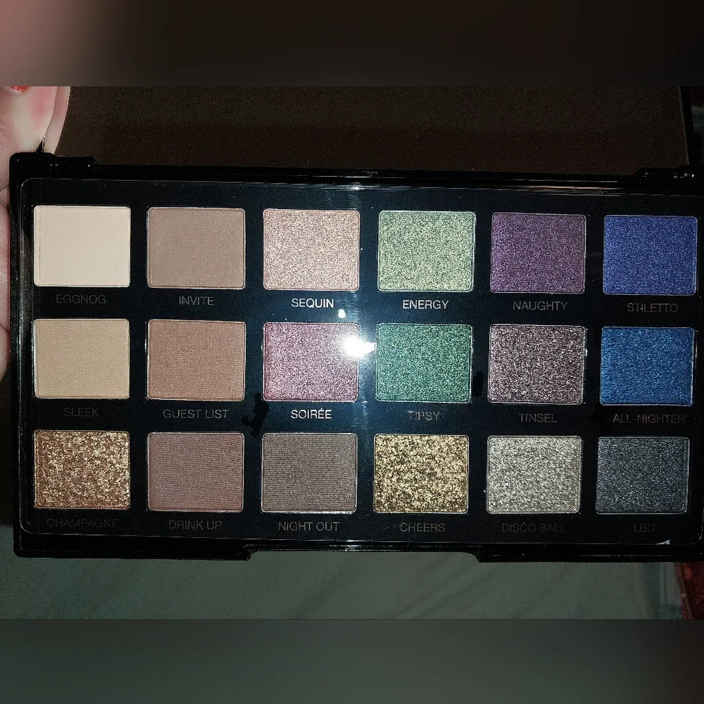 NEW L.A. Girl Holidaze eyeshadow palette - Picture 1 of 5